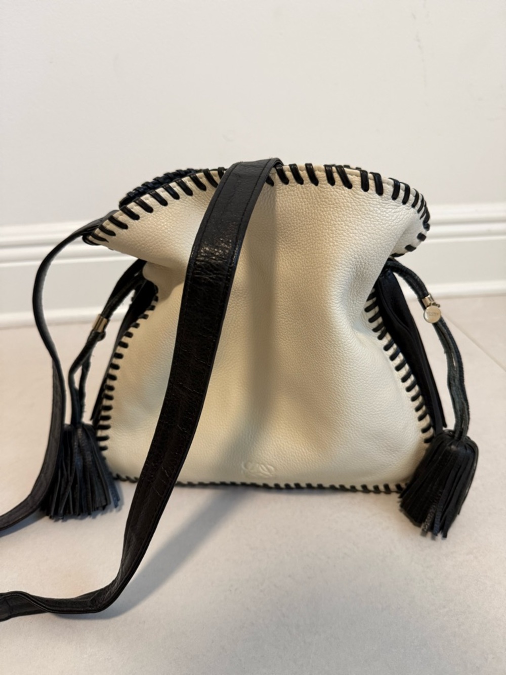 Vintage Loewe Flamenco Cream Pebbled Leather Drawstring Bag with Black Trim - Picture 2 of 9